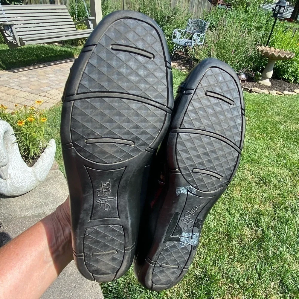 LIFE STRIDE~SOFT SYSTEM ~DIVA~BLACK~SIZE 5.5~WOMEN’S~BALLET FLATS~USED BARELY~BR